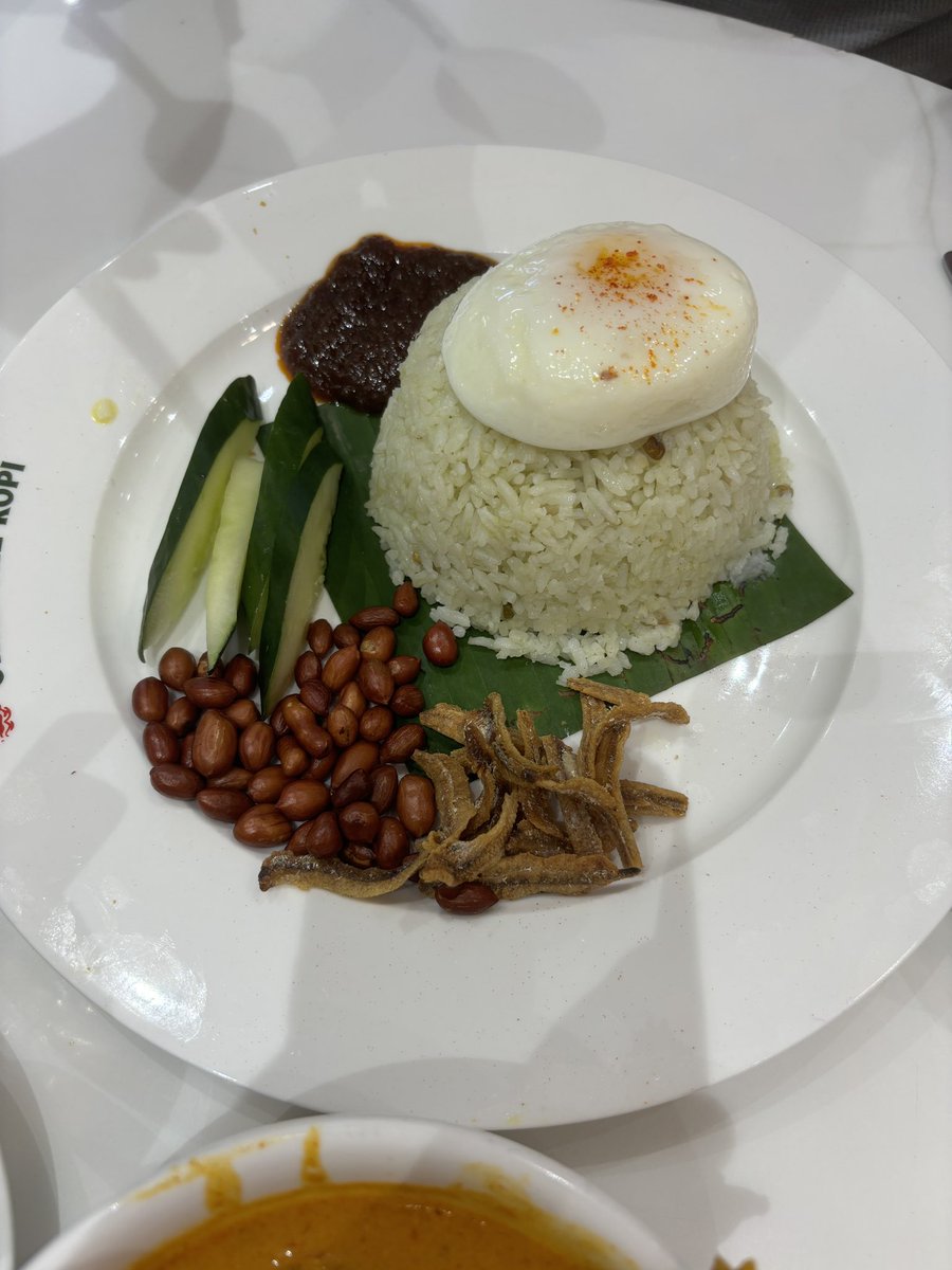 RepeatTravels's tweet image. First dish I ate upon returning to Malaysia: Laksa. So delicious! 
I like this chain restaurant Oriental Kopi—it's always packed &amp;amp; Kopi is sooo good!!
#Malaysia #Laksa #FoodLovers #OrientalKopi