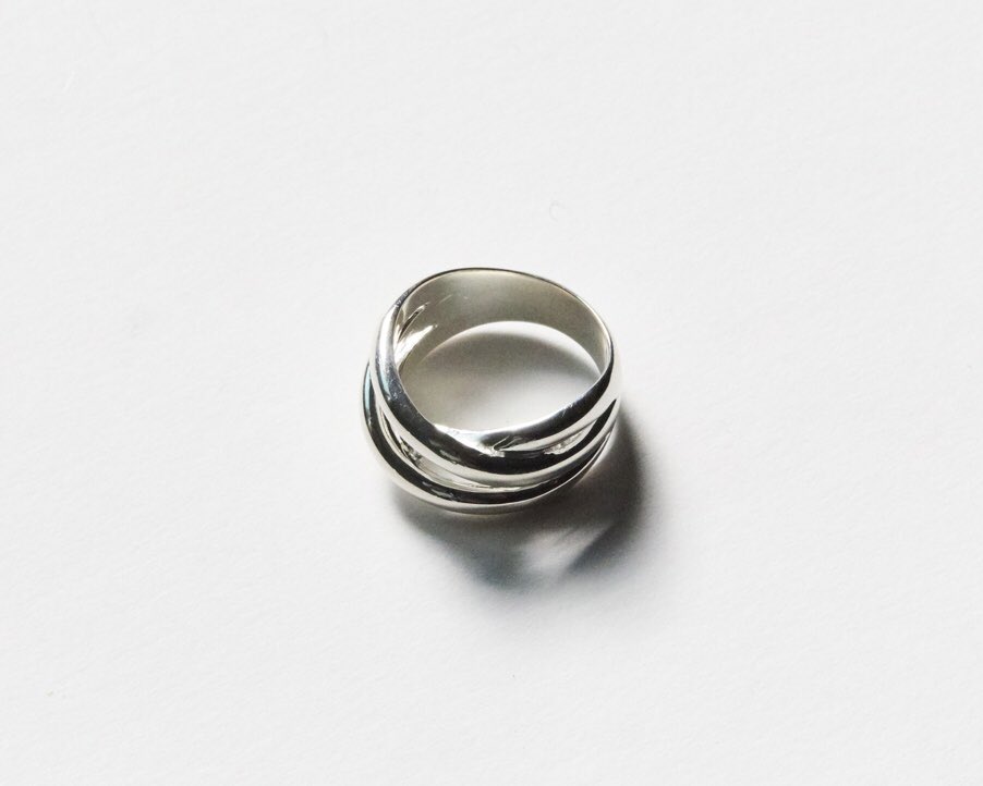 .
[Ring]
#NCT #Mark #마크
#instagram post The ring he wore
The product name is R458.
.
[Ring]
#NCT #Mark マーク
#instagram post 着用したリング
品番R458です。
.
제품명: R458
.
구매안내
-신사점
070 7737 8950
-한남점
070 8750 8950
.
Worldwide Shopping
hanna543.com