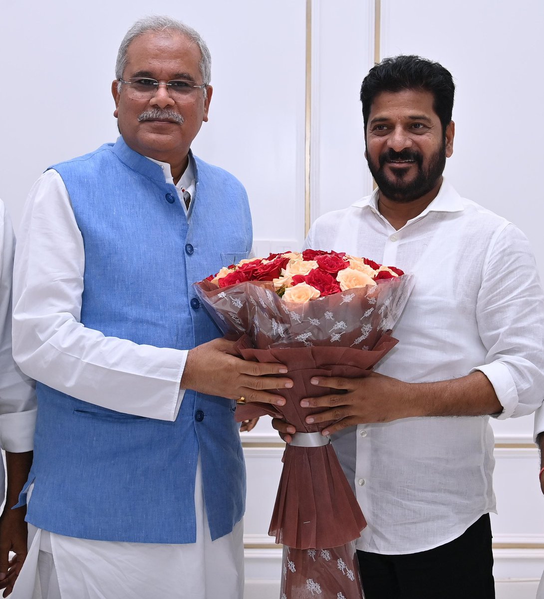 revanth_anumula's tweet photo. Cordial meeting with former CM of Chhattisgarh Shri @bhupeshbaghel ji today at the secretariat. https://t.co/zw5UESltZ0