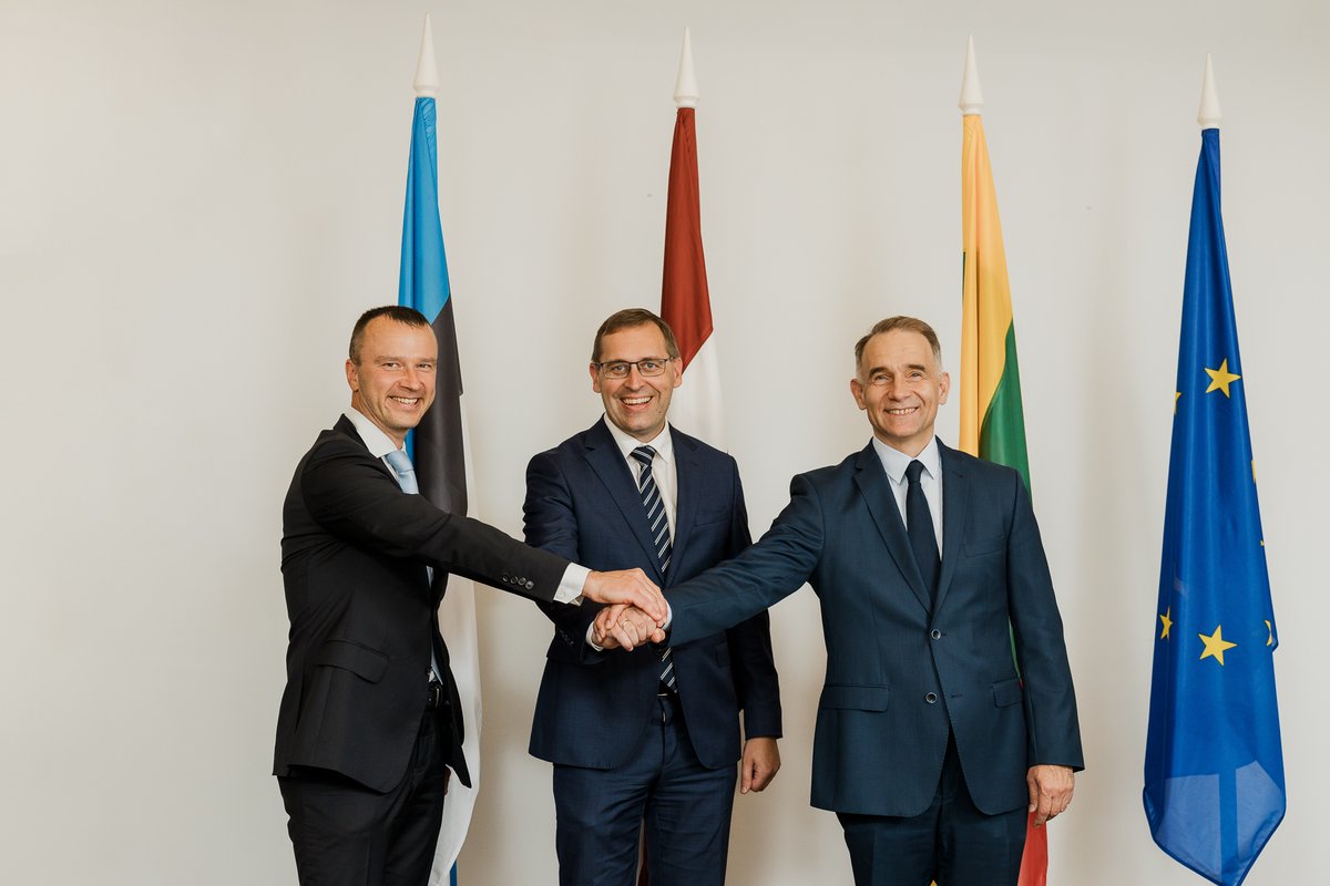 EleringAS's tweet photo. Baltic TSOs have sent a notice on decoupling from Russia-controlled electricity system

According to the notice, signed by the leaders of the three TSOs today in Riga, the agreement will expire on the 7th of February, 2025. 
@cinea_eu @ENTSO_E 
Read more: https://t.co/OnOEUJSwfj https://t.co/NiZEggr8CZ