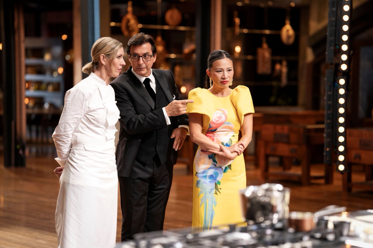 jc_novelli's tweet image. Great to meet the talented @chefclaresmyth 
What a treat for our finalists! 

#MasterChefAU