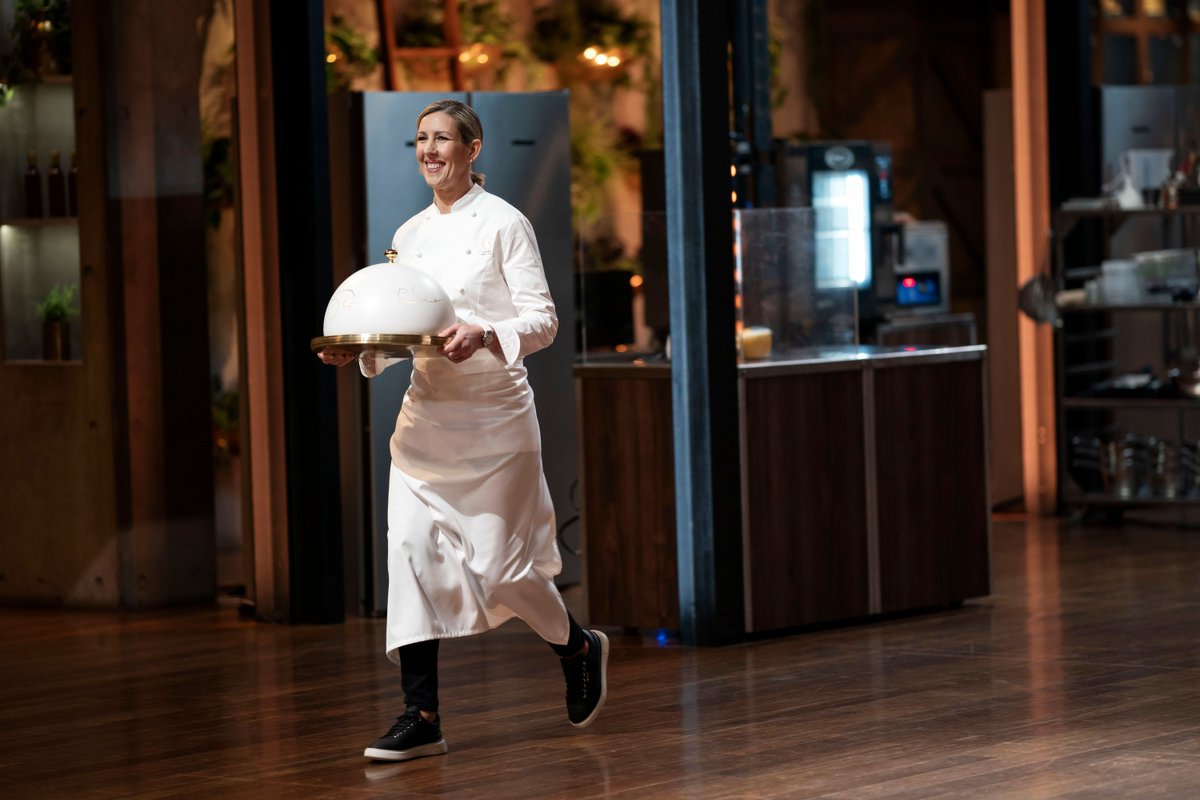 jc_novelli's tweet image. Great to meet the talented @chefclaresmyth 
What a treat for our finalists! 

#MasterChefAU