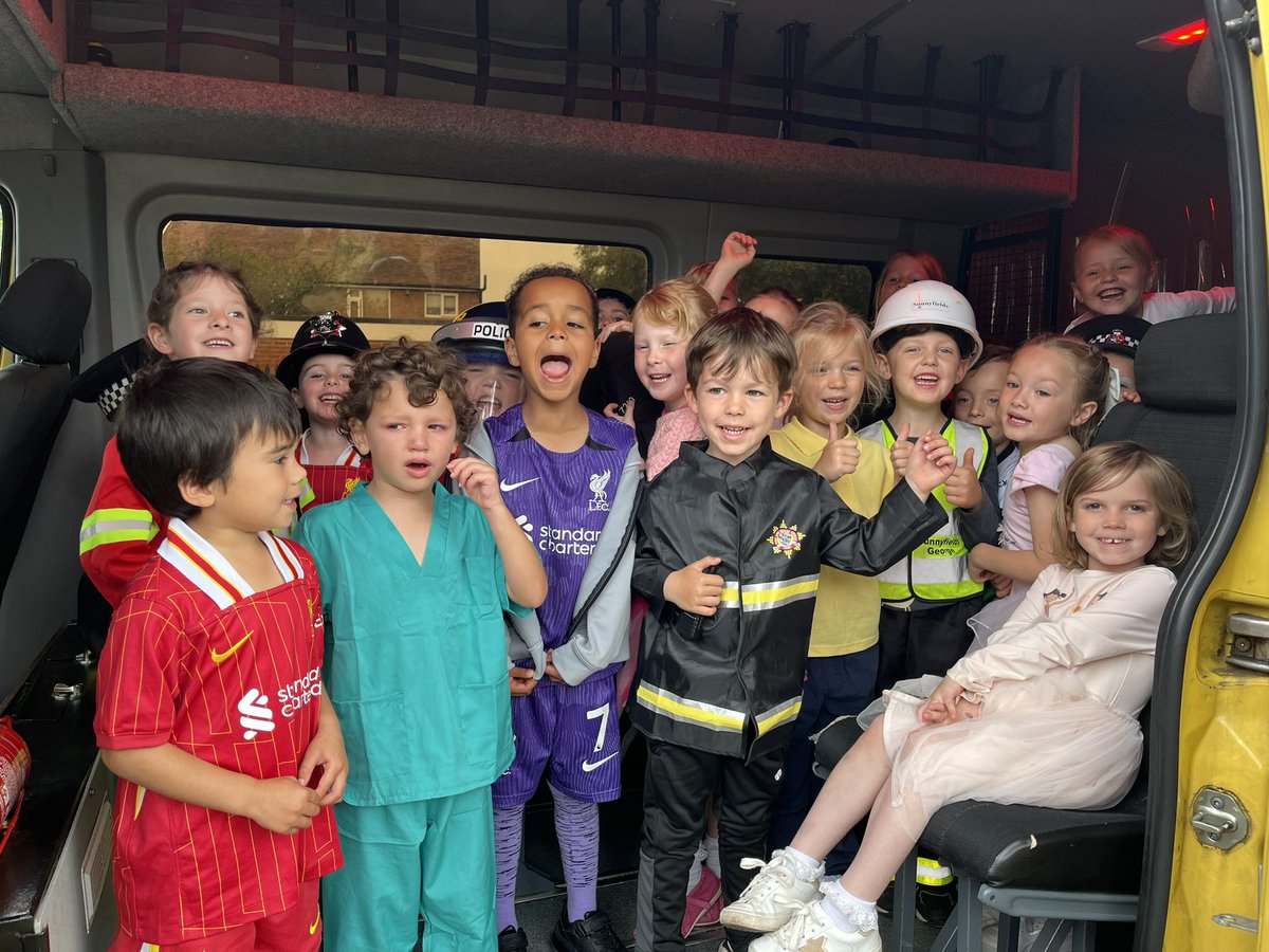 We have been learning all about jobs within the police force! 👮 👮🏻‍♀️ 👮‍♂️