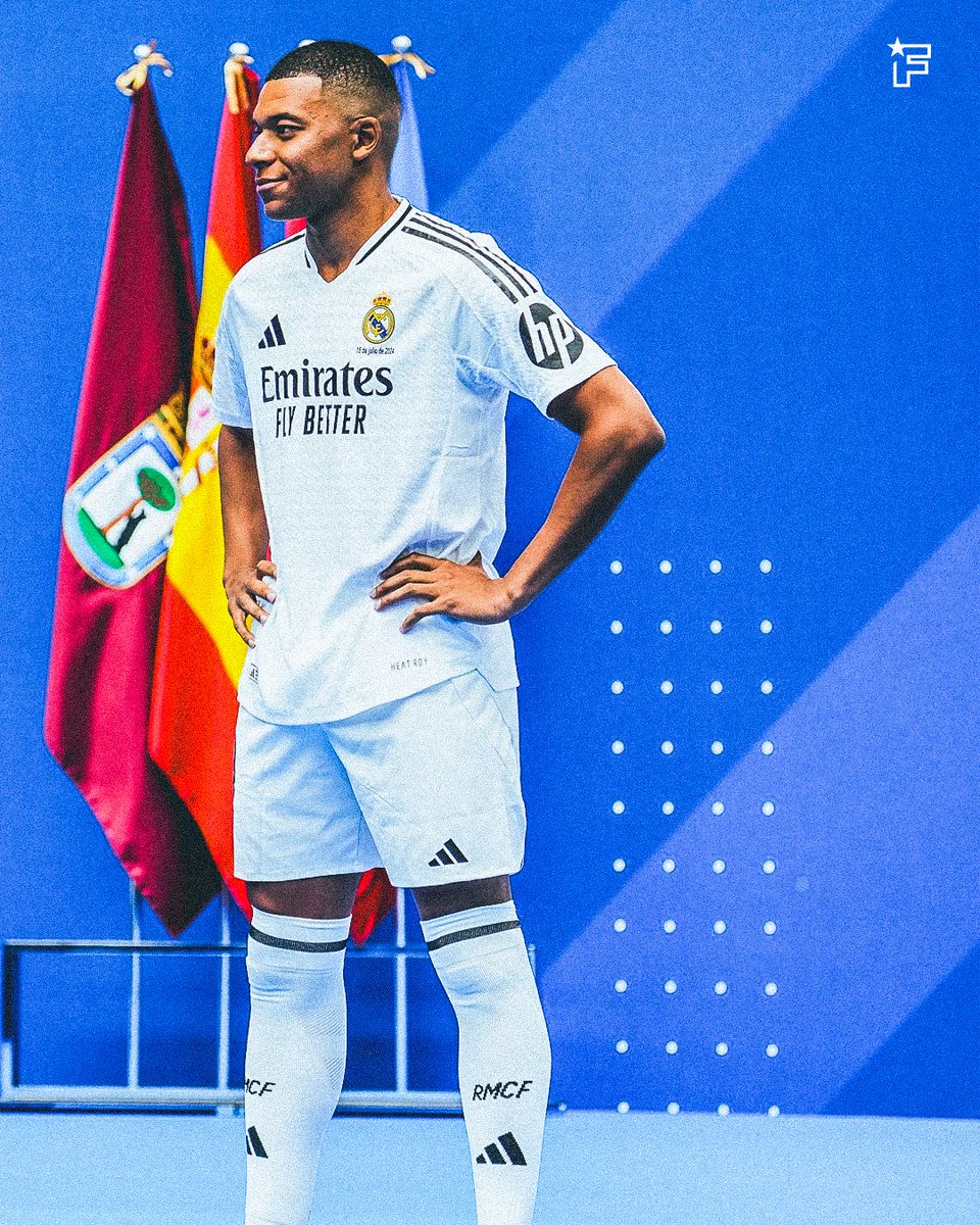footmercato's tweet photo. Qu'avez-vous pensé de la cérémonie ? 🤔 https://t.co/dIX1P7ALo3