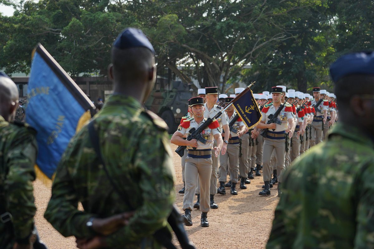 DLIAI_Officiel's tweet photo. À l’occasion du 14 juillet, le colonel Bruno Yver, commandant les EFCI, a tenu à souligner la pleine reconnaissance de la France envers les combattants d’Afrique qui ont contribué à la libération de la 🇫🇷 au cours de la Seconde Guerre mondiale ! https://t.co/ZhRm6Rcqr0
