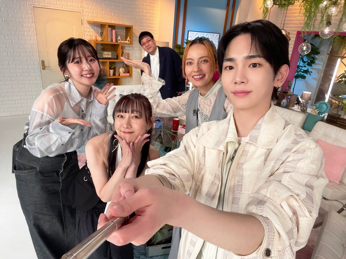 azatokute's tweet photo. 7/18(木)深夜0時45分〜
※一部地域を除く
#SHINee #KEY #ベッキー #須田亜香里
をゲストに迎え !!
日韓カップルのラブストーリーを徹底解剖!!❤️
📷日本人と韓国人の恋愛観の差に
スタジオ驚愕🫢💜
見所満載の回となっております!!
放送お見逃しなく!!
＃あざとくて何が悪いの https://t.co/Le4HfYvjzx