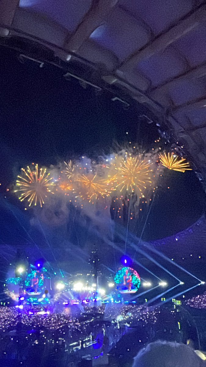 96flickerwalls's tweet photo. #ColdplayRoma 13 Luglio 2024 ⭐️🪐💜🩷 @coldplay https://t.co/NozsCJOmUs