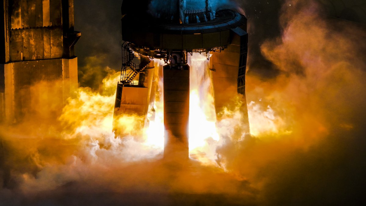 MuyiwaRaphael7's tweet photo. #spacex #statship flight 5 launch is going to be an historical moment for humanity. https://t.co/L3SAkhzTEC