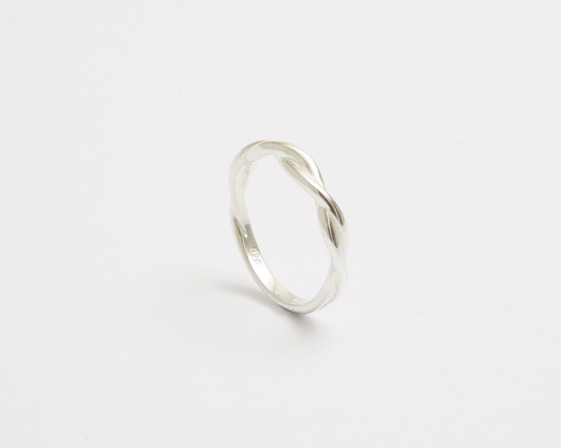 .
[Ring]
#NCT #JAEMIN #재민
#NCT DREAM concert The ring he wore
The product name is R513.
.
[Ring]
#NCT #JAEMIN ジェミン
#NCT DREAM concert 着用したリング
品番R513です。
.
제품명: R513
.
Worldwide Shopping
hanna543.com
출처_NaDream_427 님 트위터