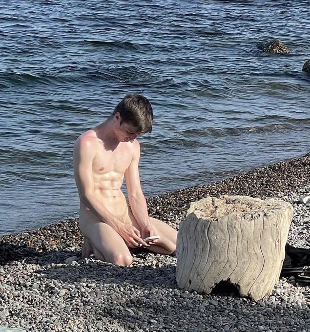 Paparazzi 📸 https://t.co/yLkjkPAu9J