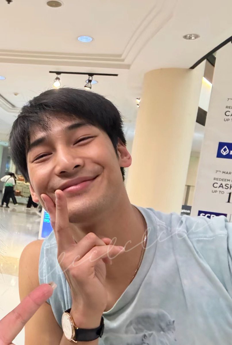 simpingforapo's tweet photo. HES SO FREAKIN CUTE WAAAA https://t.co/bChyZZmeje