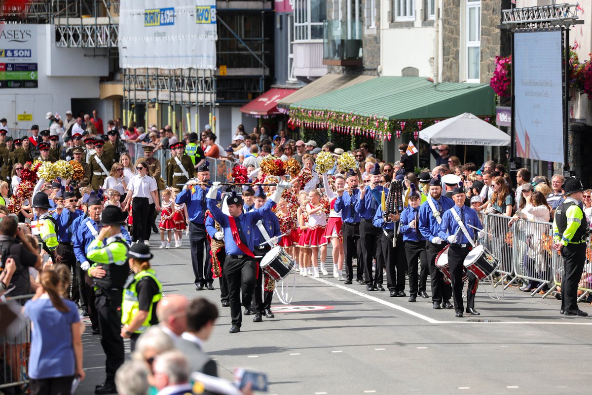 RoyalFamily's tweet photo. "The Bailiwick has one of the oldest connections to the Crown. It is therefore a great joy to be here among you once more today to celebrate the close and special relationship which connects us."

Today at St Peter Port, Their Majesties attended the Special Sitting of the ‘States of Deliberation’.

Guernsey has its own parliament, laws, judiciary, government, flag, stamps and banknotes.

Records suggest that the States of Deliberation has existed in some form since the 15th Century and probably even earlier.

Nowadays, it comprises 40 voting members and it has become tradition that a special sitting takes place when the Monarch visits Guernsey for the first time.