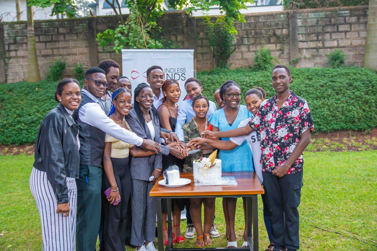 BoundlessMinds_'s tweet photo. Last Week, we graduated our first 2024 cohort of three #BoundlessCorps2024

We hosted parents, mentors , partners and the Corps, a beautiful evening it was ! 

They trained on work-readiness, volunteered at a primary schools and also received 1-on-1 mentorship #CorpsGrad2024 https://t.co/QfYJxyh5Ia