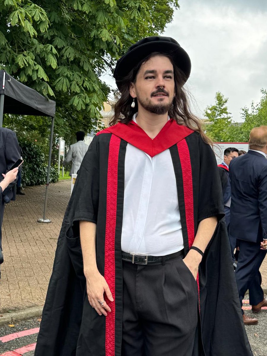 PutoMikel's tweet photo. Pues justo hoy este infraser se está graduando de su doctorado 🥰😘 https://t.co/tw668cGaty