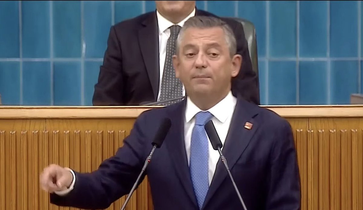 mak_haber's tweet photo. Özgür Özel'den iktidara emekli aylığı tepkisi: “Bunun adı zam değil, emekliye ihanettir. Yazıklar olsun!” https://t.co/mK6Tj4MkbT