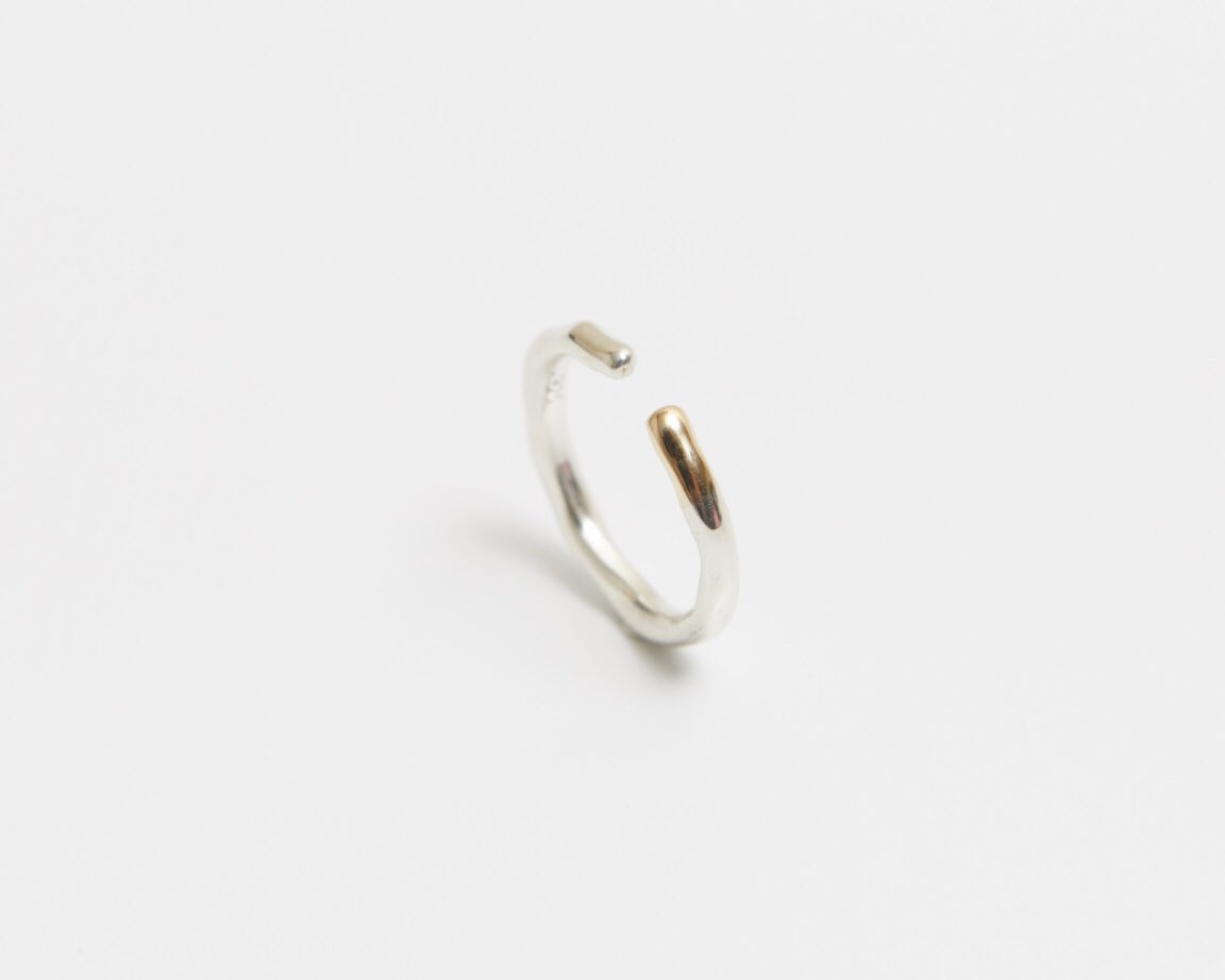 .
[Ring]
#NCT #Haechan #해찬
#NCT DREAM concert The ring he wore
The product name is R482.
.
[Ring]
#NCT #haechan ヘチャン
#NCT DREAM concert 着用したリング
品番R482です。
.
제품명: R482
.
Worldwide Shopping
hanna543.com

출처_hc_000606_gom님 트위터