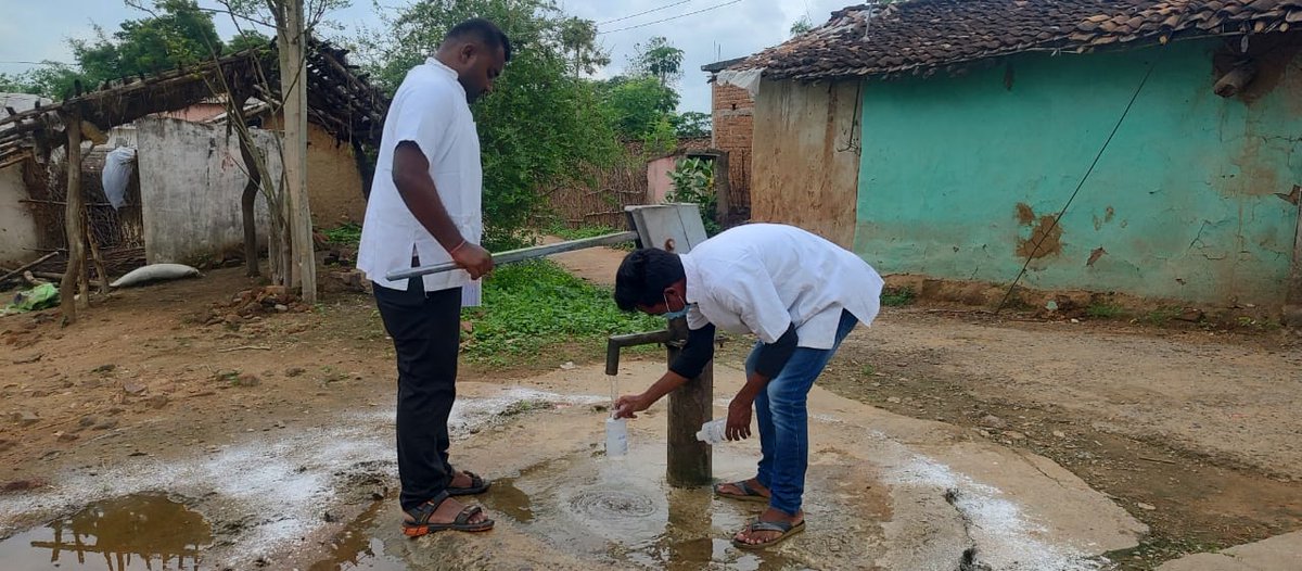 NAdministration's tweet photo. Disinfection of all the tube wells by RWSS team in Bhanpur village, under Nuapada Block. Also water samples from these drinking sources have been taken for testing.
@CMO_Odisha @PRDeptOdisha @IPR_Odisha @DM_Nuapada @PanchayatN https://t.co/9iKU1k4pvg