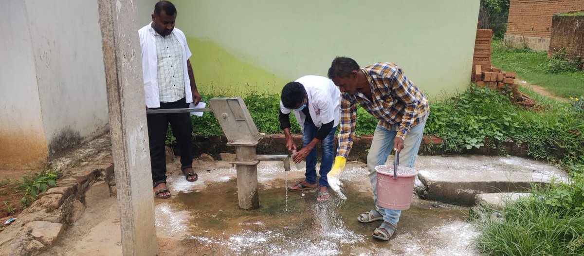 NAdministration's tweet photo. Disinfection of all the tube wells by RWSS team in Bhanpur village, under Nuapada Block. Also water samples from these drinking sources have been taken for testing.
@CMO_Odisha @PRDeptOdisha @IPR_Odisha @DM_Nuapada @PanchayatN https://t.co/9iKU1k4pvg
