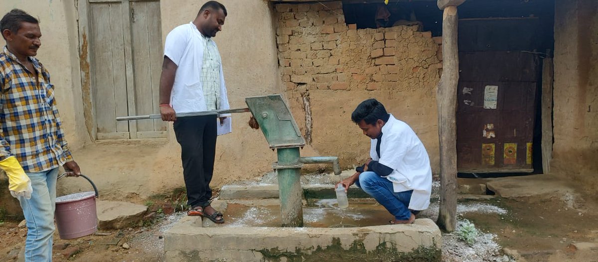NAdministration's tweet photo. Disinfection of all the tube wells by RWSS team in Bhanpur village, under Nuapada Block. Also water samples from these drinking sources have been taken for testing.
@CMO_Odisha @PRDeptOdisha @IPR_Odisha @DM_Nuapada @PanchayatN https://t.co/9iKU1k4pvg