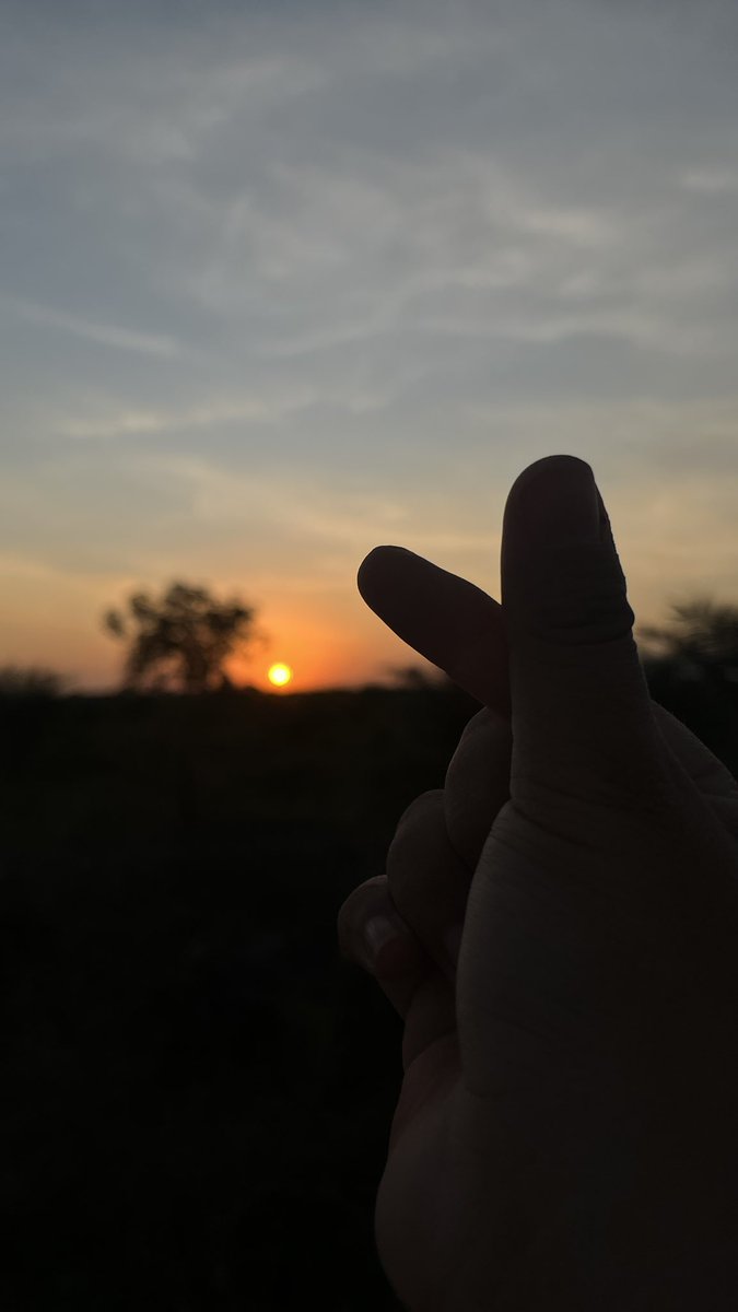 frdsrzka_'s tweet photo. Enjoying sunset by my self 🥰 https://t.co/2zzbglcbBF