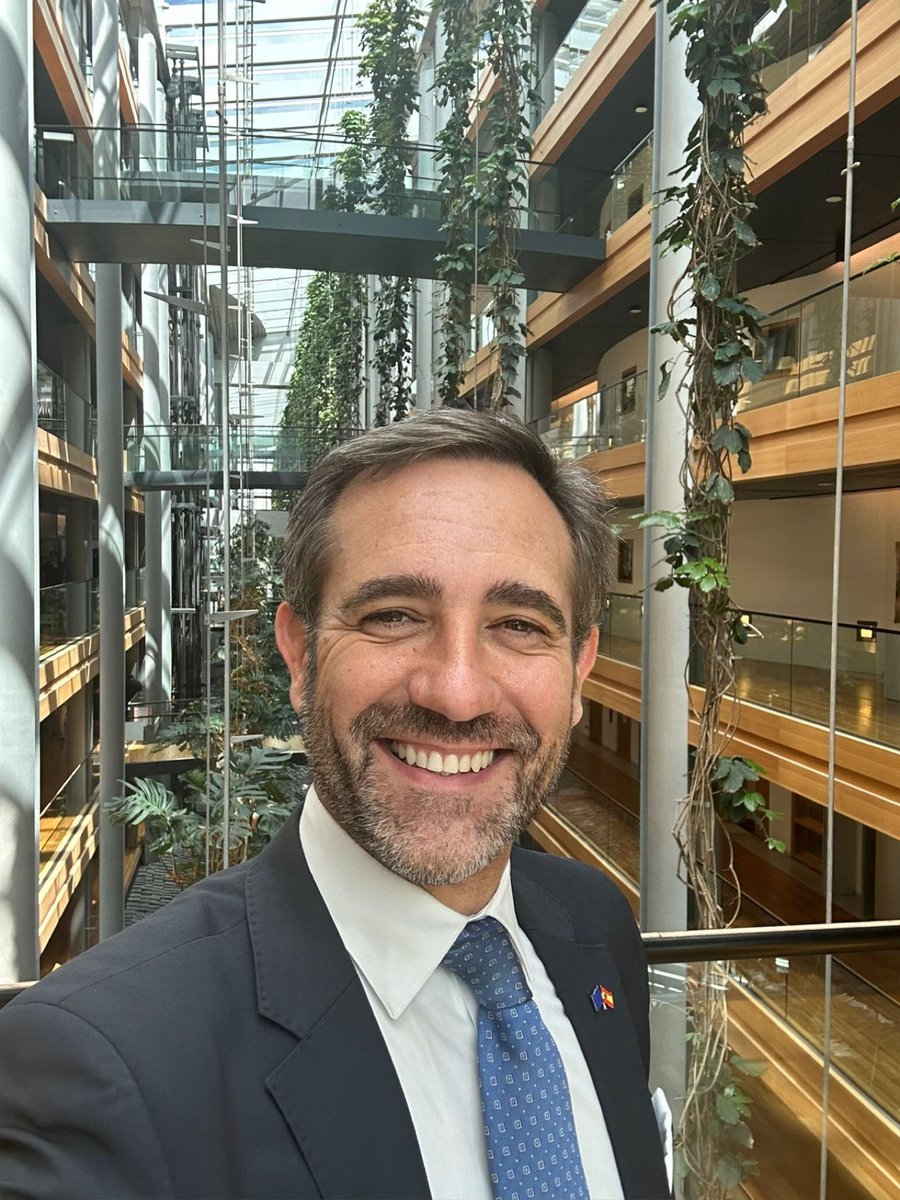 Mi último día como político en activo y, qué queréis que os diga... estoy feliz!!!!

Sé que a veces parece que cuando llevamos tantos años en este negociado la salida va a ser traumática, pero no es mi experiencia. He tenido el honor de ser alcalde de mi ciudad, Presidente de las