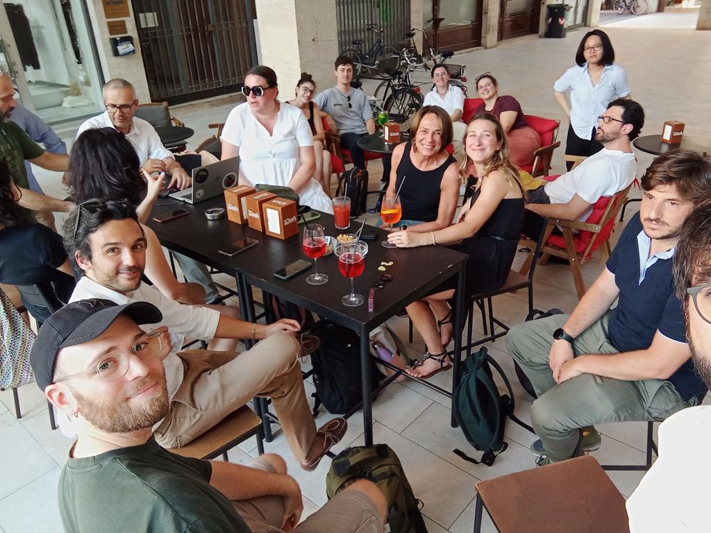 The inter-department aperitivo <a href="/UniFerrara/">Università Ferrara</a> is getting spirit-oso