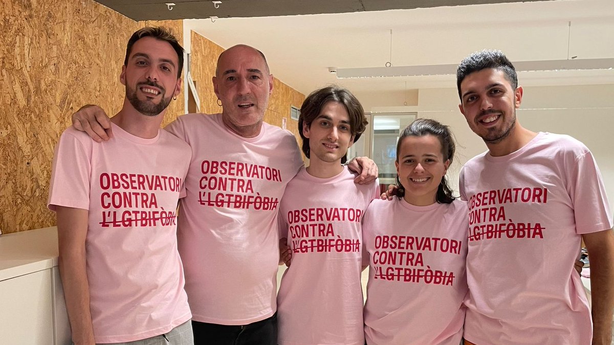 👕 Nova samarreta amb la nova imatge corporativa de l'Observatori. Ben aviat la veuràs en els nostres punts feministes i #LGTBI.