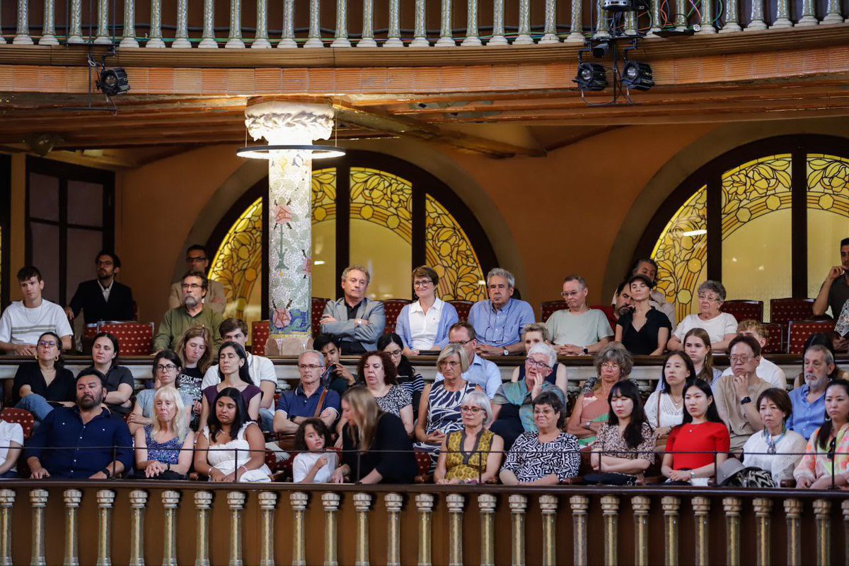educaciocat's tweet image. 🎻La Jove Orquestra Nacional de Catalunya enguany celebra el seu 30è aniversari. 

La consellera @AnnaSimo els ha acompanyat aquest dilluns al concert de tancament d’aquesta celebració, que ha tingut lloc al @palaumusicacat.