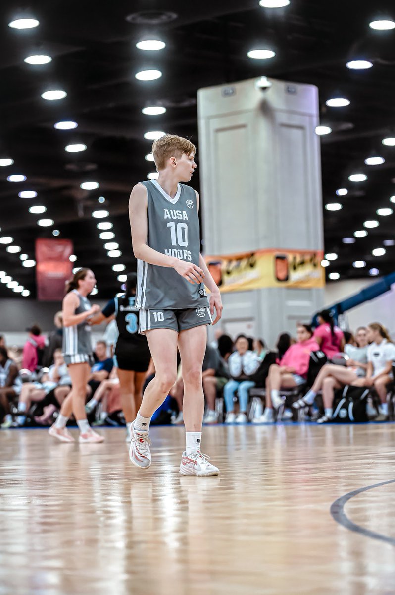 AUSA_Hoops_WBB's tweet photo. Last game for AUSA at @TFNsRun4Roses. #TeamChar playing in a final at 1:40pm on Ct41. Must watch these girls. Lots of under recruited talent. 👀👀 https://t.co/NwT9OGEIbB