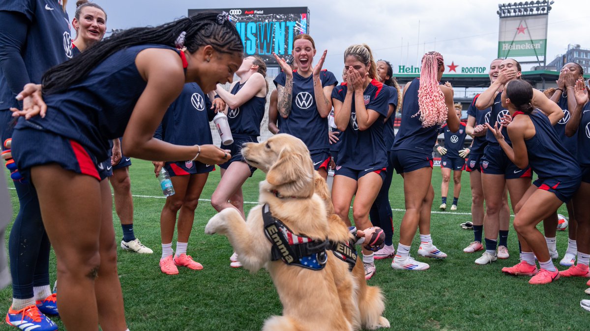 Introducing the newest @uswnt talent, Emma and Ellie 🇺🇸🥹