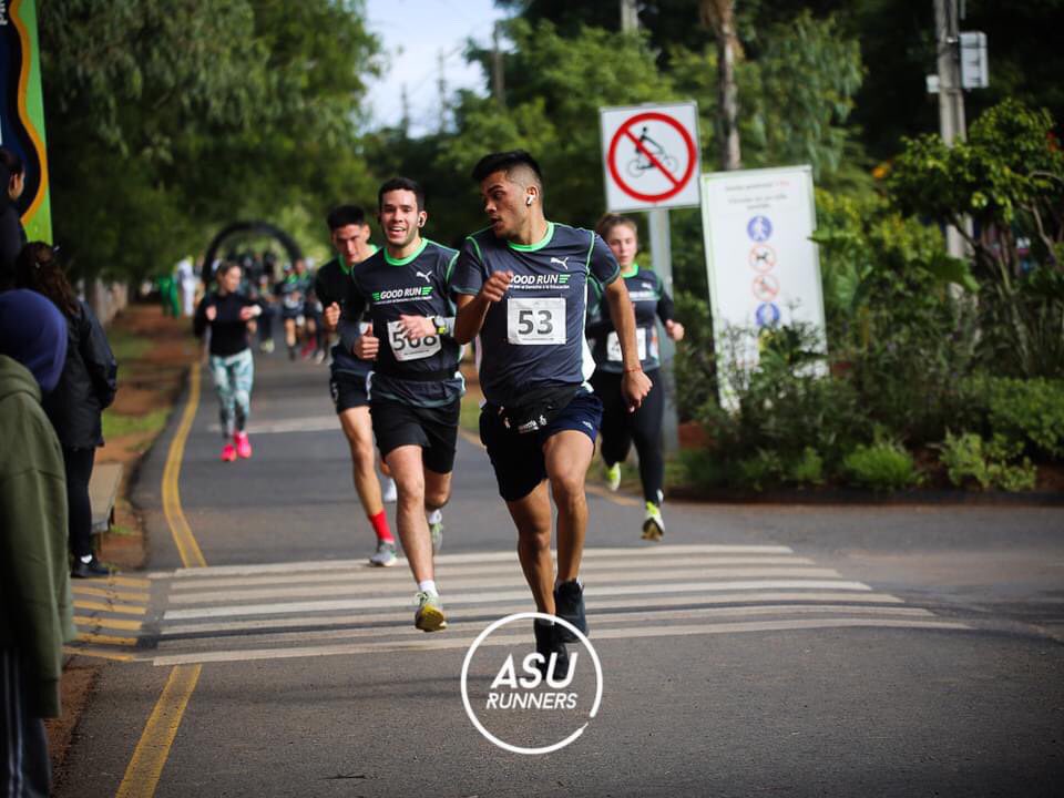 denislopezss's tweet photo. Yo corriendo del amor (soy el 53) https://t.co/vm3AucD6Fy