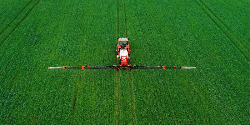 TSIGroupInter's tweet photo. Los pesticidas son esenciales para proteger nuestros alimentos. 🍎 Según la FAO, previenen y eliminan plagas como insectos, roedores, malezas y hongos. 🌿 En la UE, rigurosos controles garantizan su seguridad en los alimentos. Descubre más en nuestro blog: https://t.co/eGLuF46xYU https://t.co/W8UE88pBxX