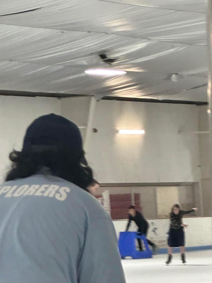 BaltimorePolice's tweet photo. Having some fun on the ice with our #BPD explorers at @mtpleasantice. 
#youthengagement #policeexplorers #CommunityPolicing https://t.co/rKO9CPcPN3