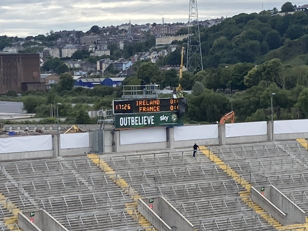 Officials at Páirc Uí Chaoimh are in the midst of trying to cover the points section of the scoreboard with what looks like a large black bag 😆