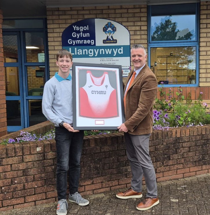 Add Gorff Llangynwyd tweet media