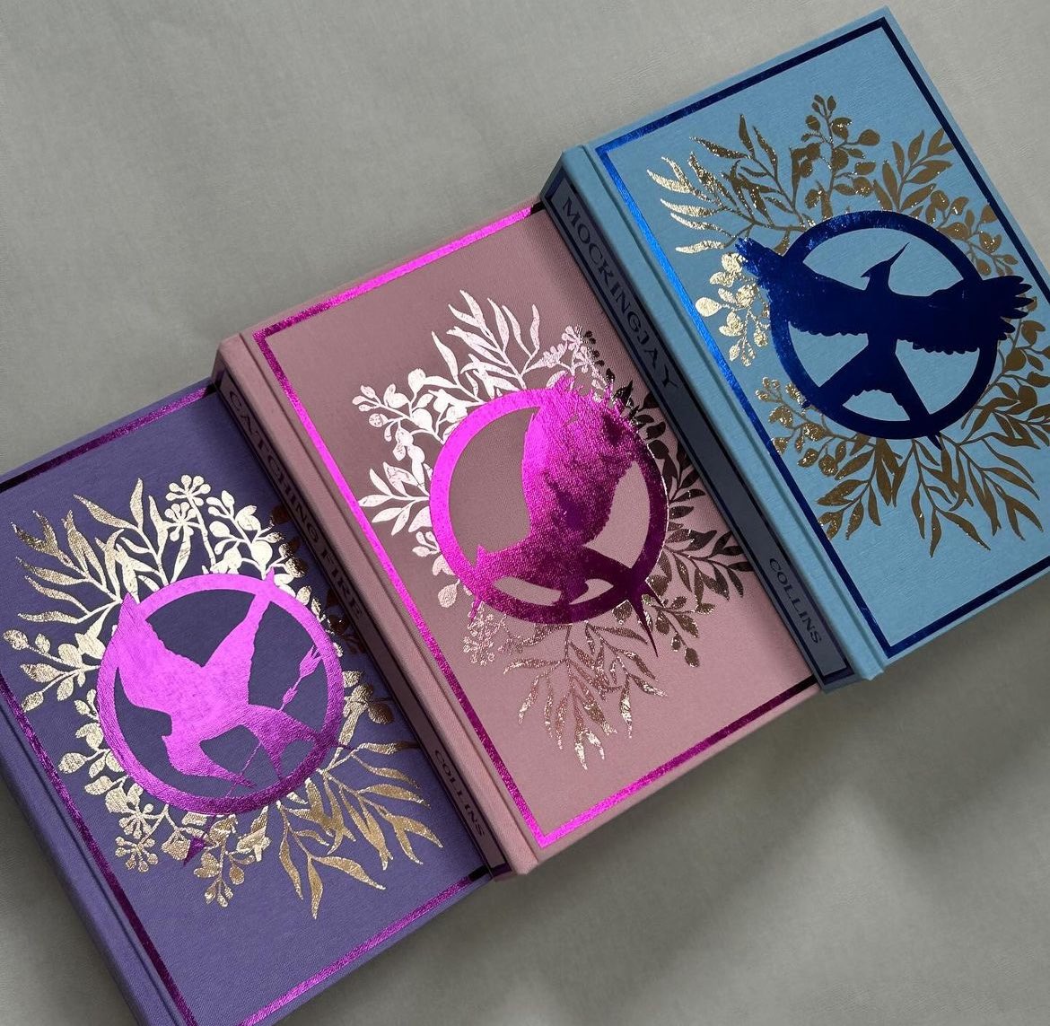 fayrchilds's tweet photo. this rebind of the hunger games trilogy is GORGEOUS are you kidding me https://t.co/SuSSoFeTdF