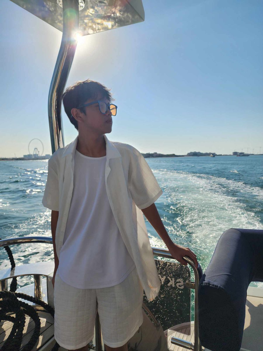 keyjirp's tweet photo. Yeogi ocean view~
#CaratSelcaDay #CSD #SEVENTEEN #dinosvt @pledis_17 https://t.co/QbS6FXBNIQ