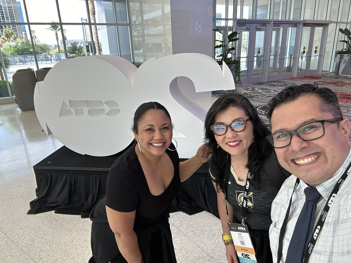 RudyChem's tweet photo. Great start at the CSTA CLS reception. Excited to be here getting to see so many friends in person. #CSTA2024 #CSTAEquityFellows #LiveFive @csteachersorg https://t.co/rq8xvriTEA