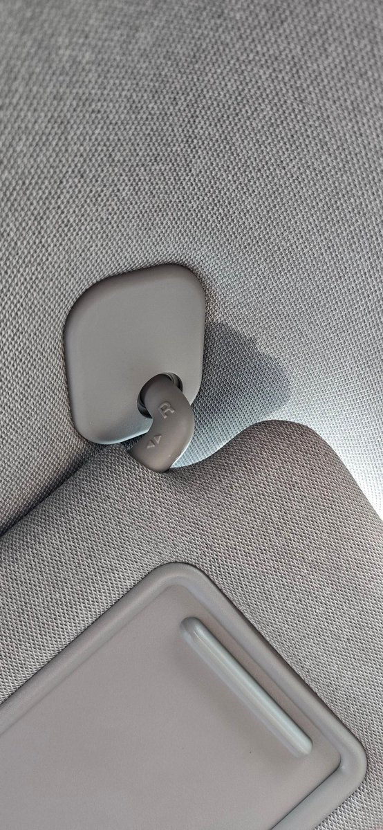 MaxRohana's tweet photo. Hyundai Santafe 2023 has sunroof seal issue and it has leading to leaking water in to inside the SUV and ruin the interior. Hyundai shold look in to this matter in more seriously.

@HyundaiCanada @Hyundai_Global @hyundai https://t.co/jAUU2ZRX3p