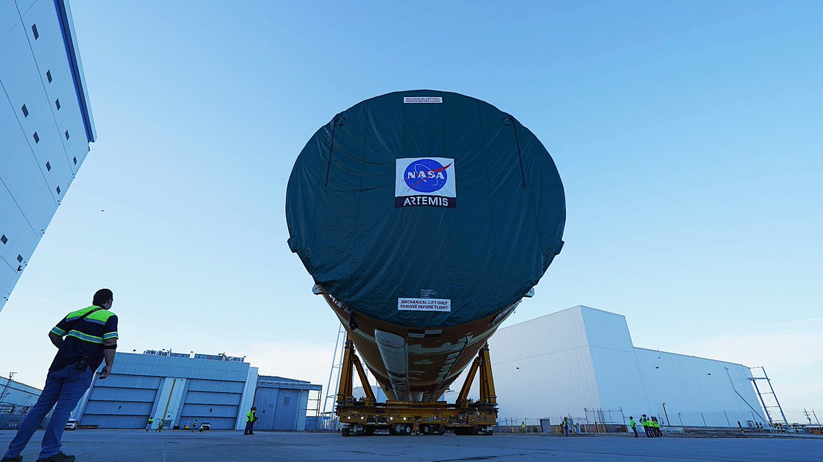 NASA_SLS's tweet photo. 🚀Rolling out!

The SLS core stage for #Artemis II is on the move at NASA's Michoud Assembly Facility heading toward @NASA's Pegasus barge.

After opening remarks from #NASA leadership, we marked this momentous occasion with an #AAFlyover, live music, and an employee event! 📸 https://t.co/f8iMonqph4