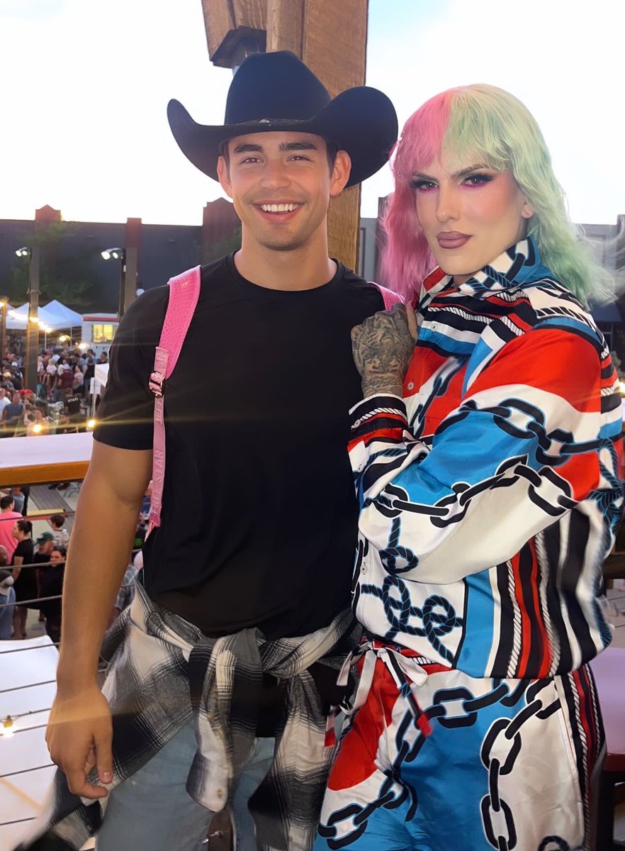 JeffreeStar's tweet photo. What a perfect week in #Wyoming 🩷⭐️ https://t.co/78QsijQamI