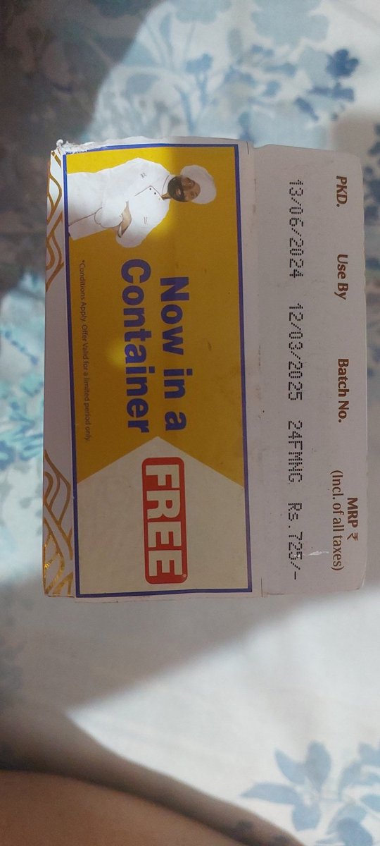 preciousprerna's tweet photo. @letsblinkit  @albinder on 13th i ordered Paras ghee wd container along  other groceries,  today i saw only ghee was there, no container. How much revenue u will generate by not giving the container?
Chat says  order>72hrs.  no other option to connect
@parasdairy1960 https://t.co/0KsVaMPO1N