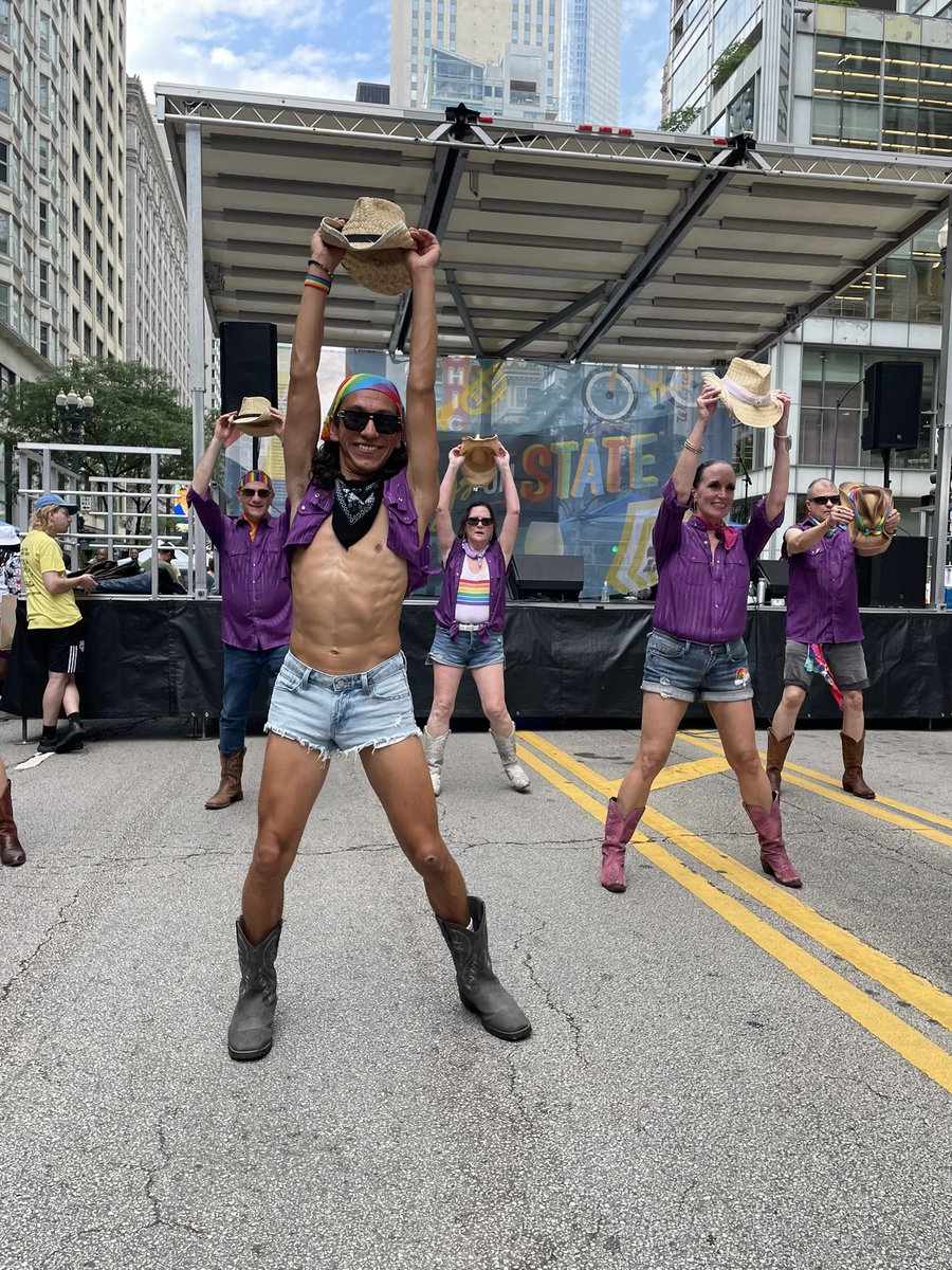 2ndCityOutlaws's tweet photo. We had an amazing time at @ChiLoopAlliance #SundaysOnState What a great crowd! Thanks to the @ChicagoPlays for putting together a top-notch production!
Just look at the team smiling and having fun!
UNIFORMS PROVIDED BY @Alcalas_Western https://t.co/4PT7thSu7V