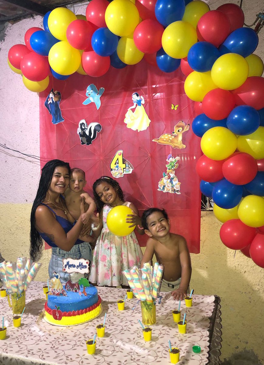 E CRUEL DEMAIS SABER QUE ESSAS CRIANÇAS VÃO CRESCER SEM A MÃE , HOJE MAS UMA FAMÍLIA CHORA HOJE MAS UM MACHO ESCROTO VIVE IMPUNE , O ESTADO VAI ESQUECER ESSA MORTE EM DIAS SABE PORQUE PRA ELES ESSA FOTO AQUI É ESTATÍSTICA DO POBRE FAVELADO
PAREM DE NOS MATAR 😭😭😭😭