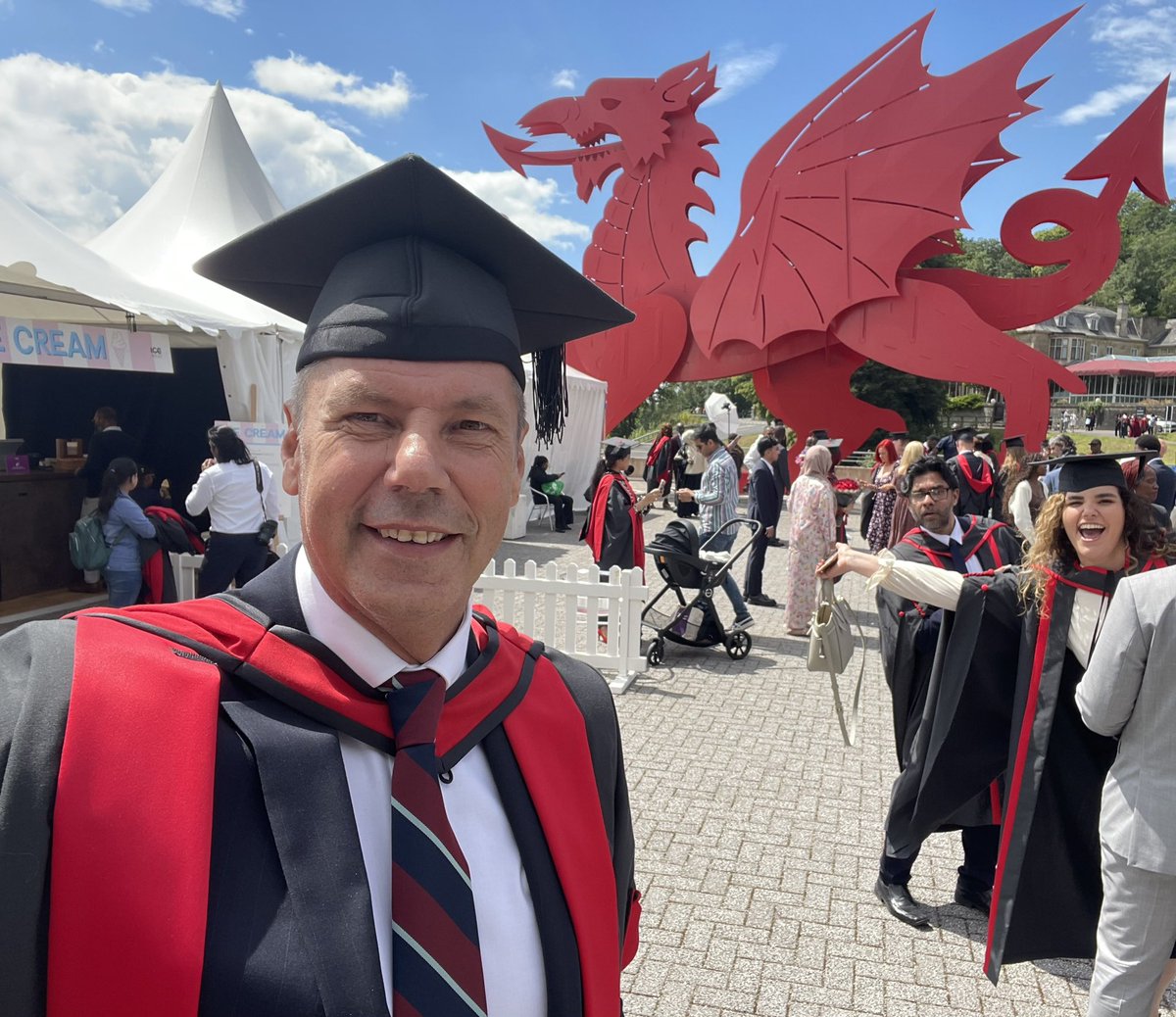 mark_osmer's tweet photo. "A master was once a beginner who never stopped learning" #lifelonglearning #criticalthinking #strategy #continuedprofessionaldevelopment @UniSouthWales #classof24 #USWGrad https://t.co/qs0R88MzUG