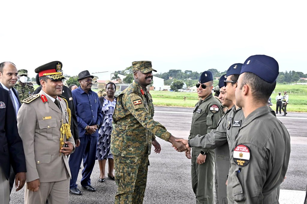 MAAIF_Uganda's tweet image. #FMDControlUG: Today, Uganda has received another consignment of 3 million doses of Foot and Mouth Disease vaccines from Egypt, at the Entebbe International Airport.

@FrankTumwebazek @DrRwamiramaBK @HellenAdoa
@cdfupdf
@mkainerugaba
@PS_MAAIF 
@CahMaaif