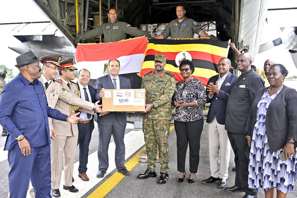 MAAIF_Uganda's tweet image. #FMDControlUG: Today, Uganda has received another consignment of 3 million doses of Foot and Mouth Disease vaccines from Egypt, at the Entebbe International Airport.

@FrankTumwebazek @DrRwamiramaBK @HellenAdoa
@cdfupdf
@mkainerugaba
@PS_MAAIF 
@CahMaaif