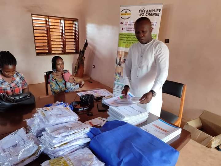 ESVUL_ONG's tweet photo. REMISE DE KITS AUX FEMMES COACHS DU PROJET PACTEDFA
Suite à la #formation des 32 femmes identifiées pour le coaching en Droits en Santé Sexuelle et Reproductive (#DSSR) à #Abomey, #ESVUL_ONG dote ces dernières en matériels de travail.
#AmplifyChange
#MinistèredelaSanté https://t.co/462nCmFr3L