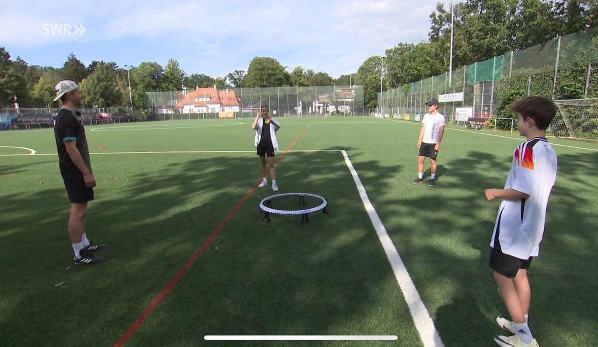 premier_spike's tweet image. Check out the buzz on one of Germany&apos;s top kids&apos; TV shows! 🎉 Luisa and Janne are making waves with Roundnet on the Tigerenten Club! 🌟🏐 Watch their training here: i.mtr.cool/lgkznfetyd

#roundnet #roundnetcommunity #roundnetgermany #premierspike