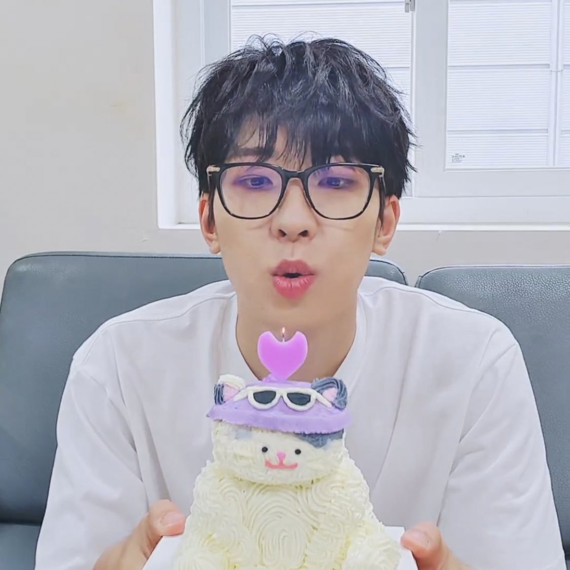 hhjwcart's tweet photo. wish you all the happiness in the world, ily my wonu🤍 https://t.co/sIMpmeV9CH